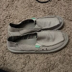 Sanuk Women's Tan Two-Toned Moccasins